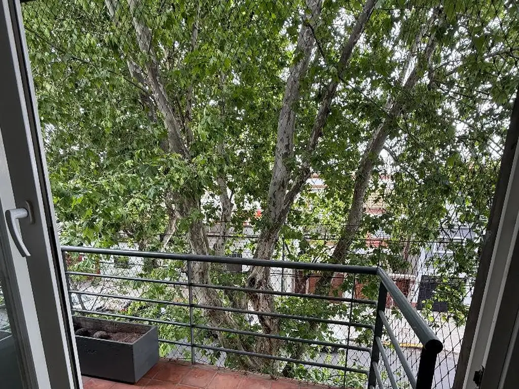 Foto de Excelente monombiente, al frente con balcon, regia vista, 2 cuadras Av, imagen 2