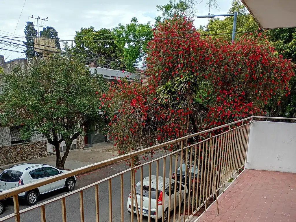 Foto de DEPARTAMENTO DE 4 AMBIENTES CON BALCON Y PATIO CUBIERTO EN FLORESTA, imagen 5