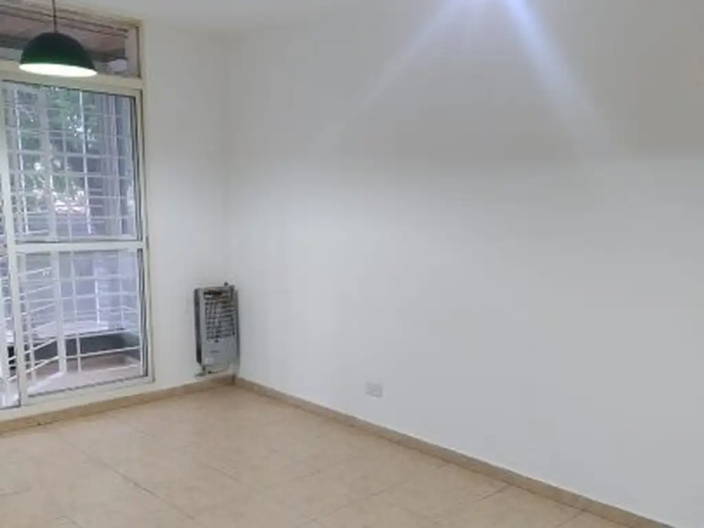 Foto de 1 Dormitorio con balcón y patio, imagen 1