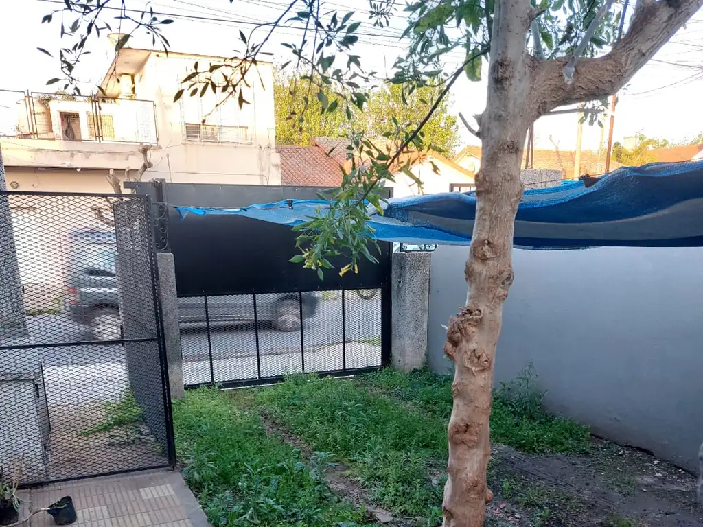 Foto de DEPTO 2 AMB C/COCH PB AL FRENTE, imagen 2