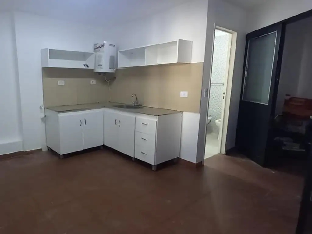 Foto de PH 2 Ambientes con patio compartido - Villa Ballester, imagen 2