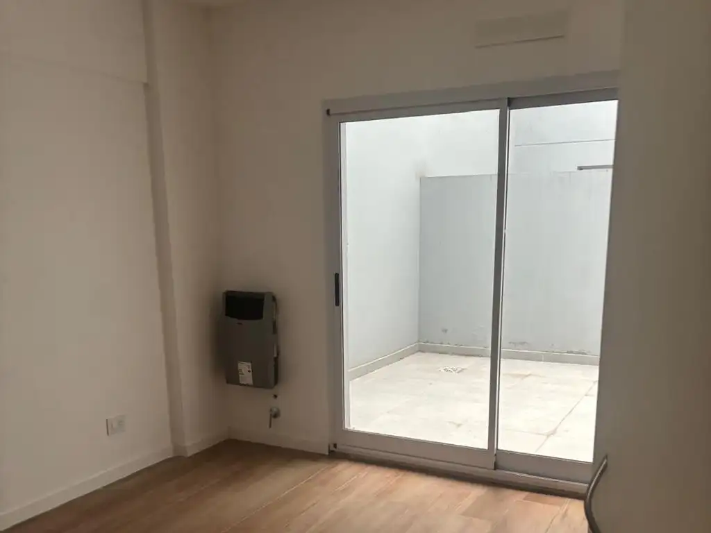 Foto de EXCELENTE 2 AMBIENTES PRIMER PISO AL CONTRA FRENTE CON BALCON TERRAZA Y, imagen 3
