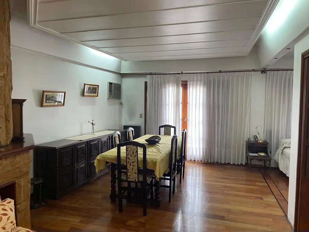 Casa en alquiler de 4 amb. Estado Muy Bueno