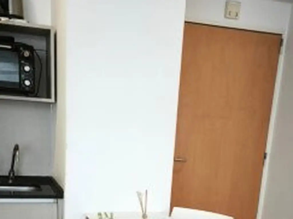 Foto de Alquiler monoambiente contrafrente y balcón con amenities, zona San, imagen 1