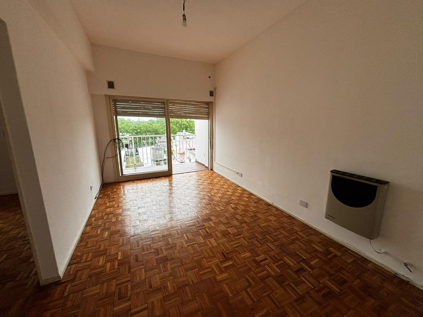 Foto de Departamento de dos ambientes sobre Av. Rocca en alquiler, imagen 3
