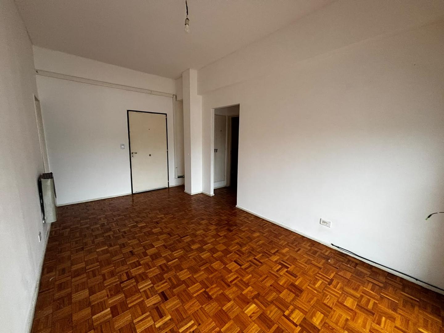Foto de Departamento de dos ambientes sobre Av. Rocca en alquiler, imagen 4