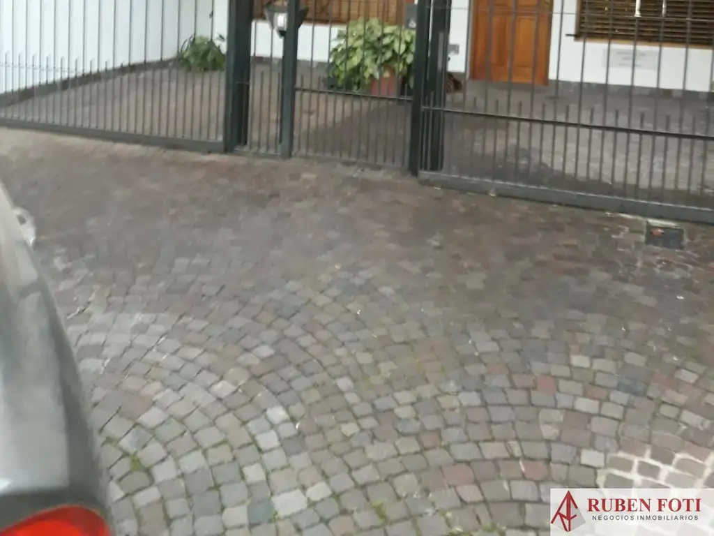 Foto de PH en alquiler c/ cochera en Olivos, imagen 1