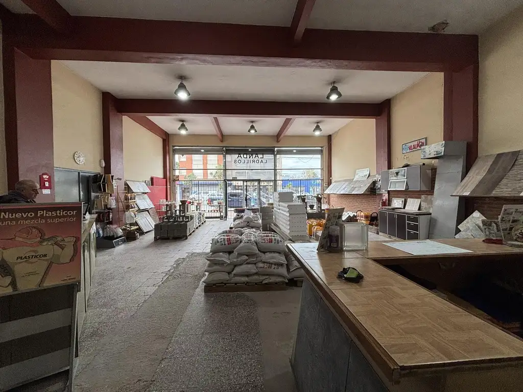 LOCAL 190 M2 SOBRE JUAN B. JUSTO