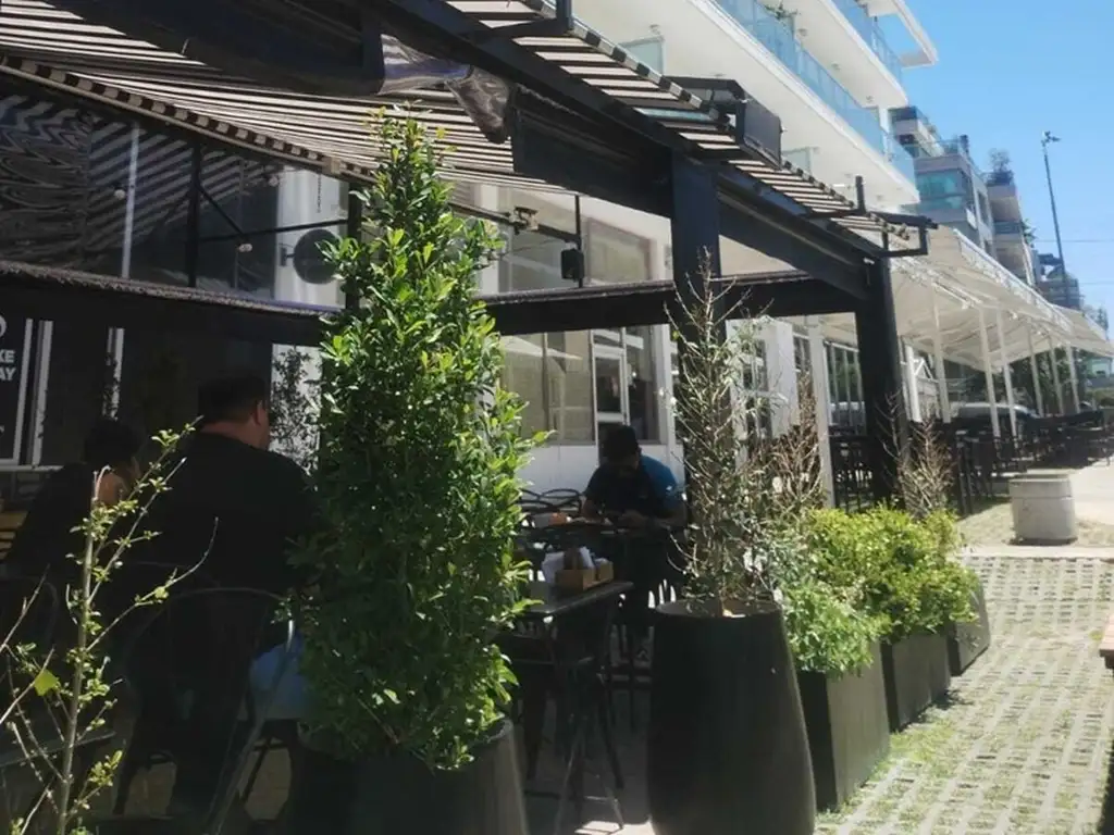 Foto de EXCELENTE LOCAL CON IMPORTANTE RENTA Y UBICACION EN EL POLO, imagen 5