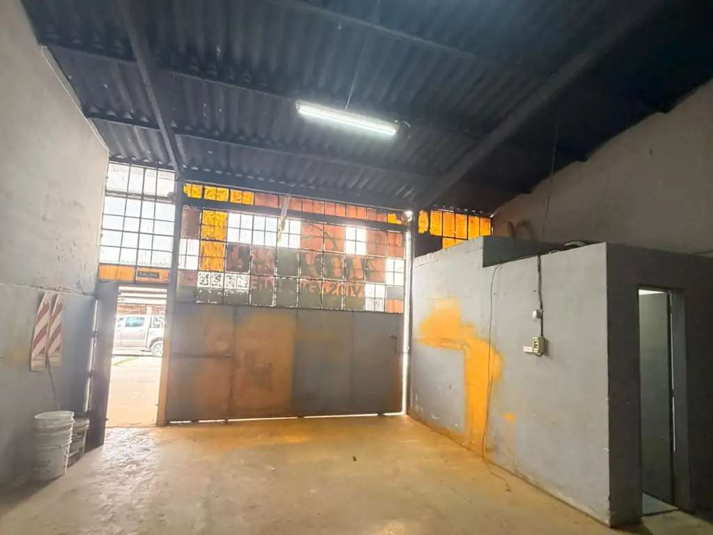 Foto de DOS LOCALES + DEPOSITO + DOS COCHERAS EN SAN MARTIN, imagen 4