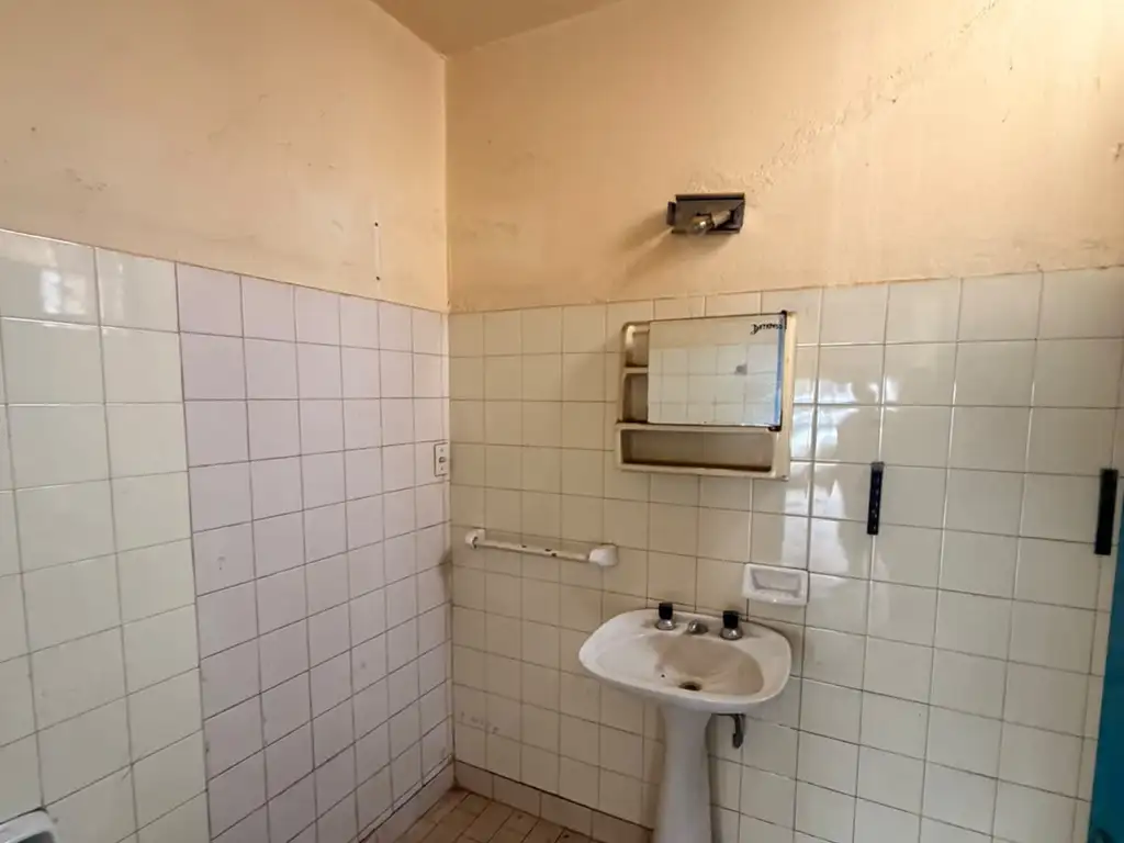 Foto de DOS LOCALES + DEPOSITO + DOS COCHERAS EN SAN MARTIN, imagen 5