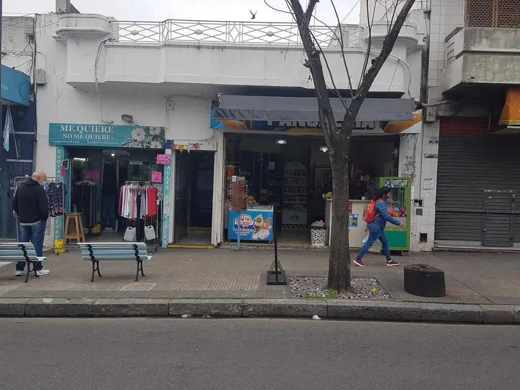 Foto de Alquiler casa para oficina, consultorios, Villa Lugano frente estación., imagen 2