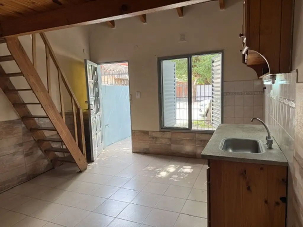 Foto de DEPARTAMENTO PLANTA BAJA CON JARDIN, imagen 2