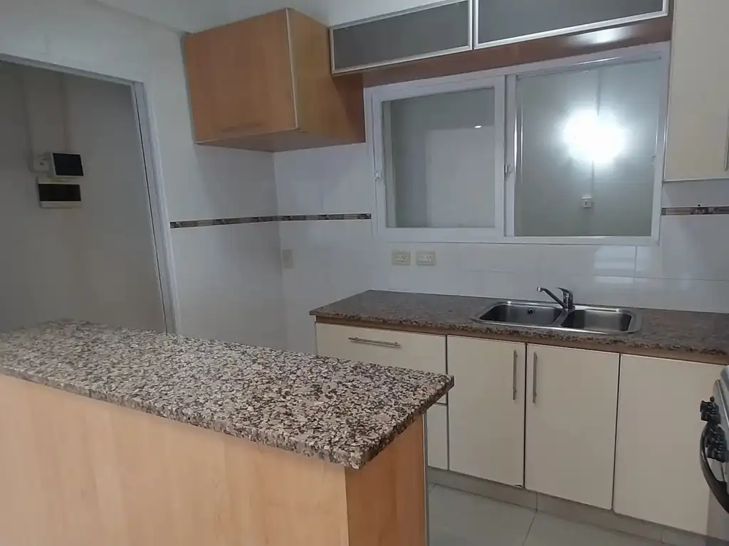 Foto de Oficina Piso Único entrada independiente, 3 ambientes, baño y Toillet, imagen 1