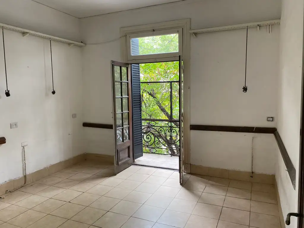 Foto de CASA ANTIGUA EN DOS PLANTAS CON TERRAZA, imagen 4