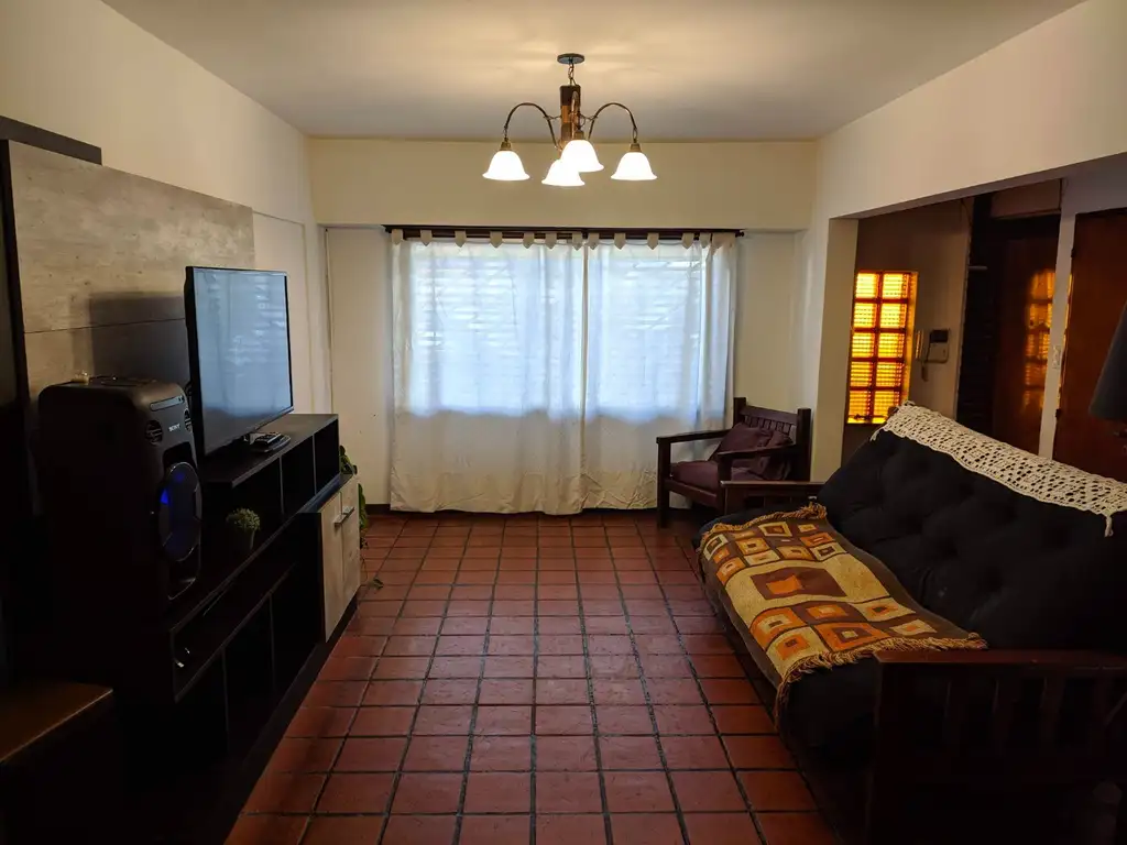Foto de Casa 4 ambientes en 2 plantas. Muy buen estado., imagen 2