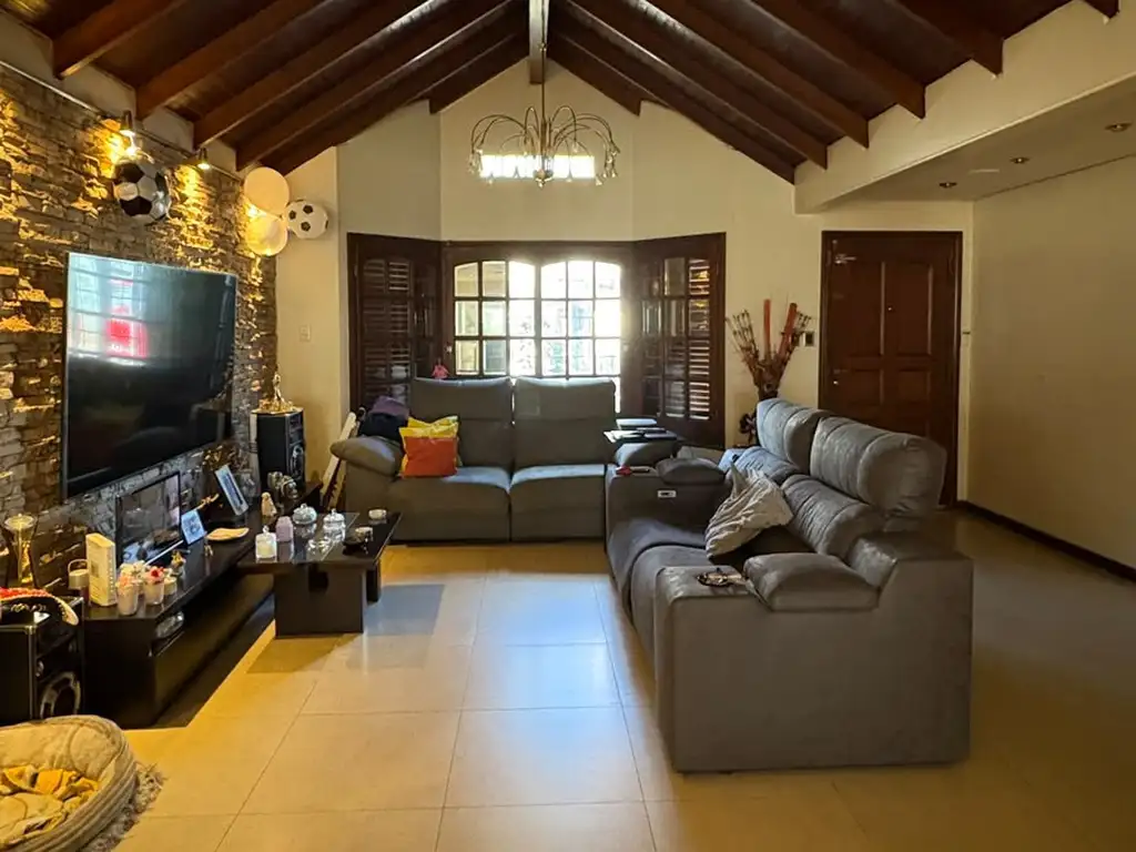 Foto de IMPECABLE CASA 6 AMB.EN DOS PLANTAS CON PISCINA CLIMATIZADA.4 BAÑOS., imagen 5