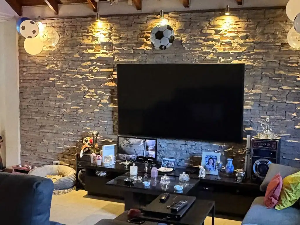 Foto de IMPECABLE CASA 6 AMB.EN DOS PLANTAS CON PISCINA CLIMATIZADA.4 BAÑOS., imagen 1