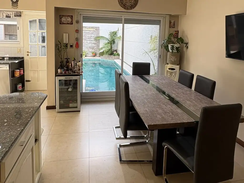 Foto de IMPECABLE CASA 6 AMB.EN DOS PLANTAS CON PISCINA CLIMATIZADA.4 BAÑOS., imagen 3