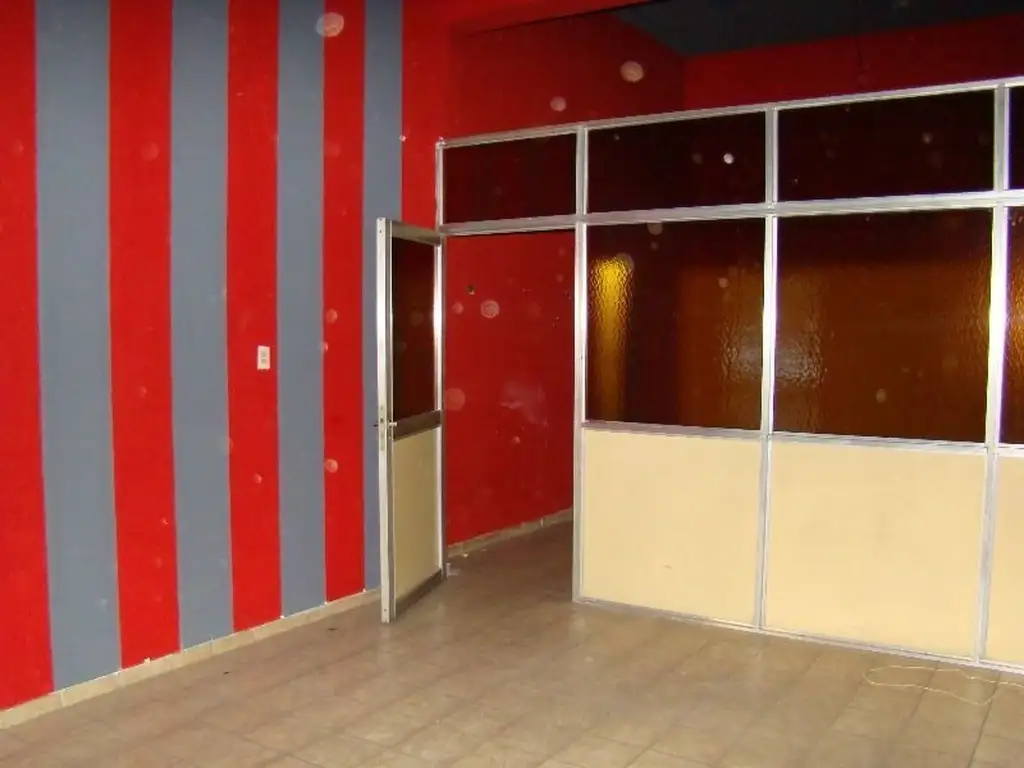 Foto de Local de 7.50x9.00 con Dos Baños, imagen 1