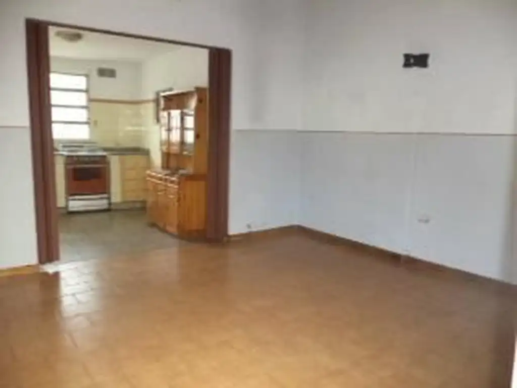 Foto de Departamento Tipo Casa Alquiler con garaje patio lavadero y fondo verde., imagen 3