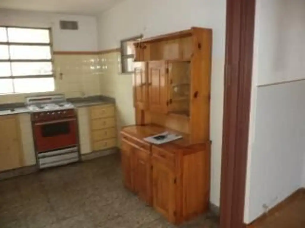 Foto de Departamento Tipo Casa Alquiler con garaje patio lavadero y fondo verde., imagen 2