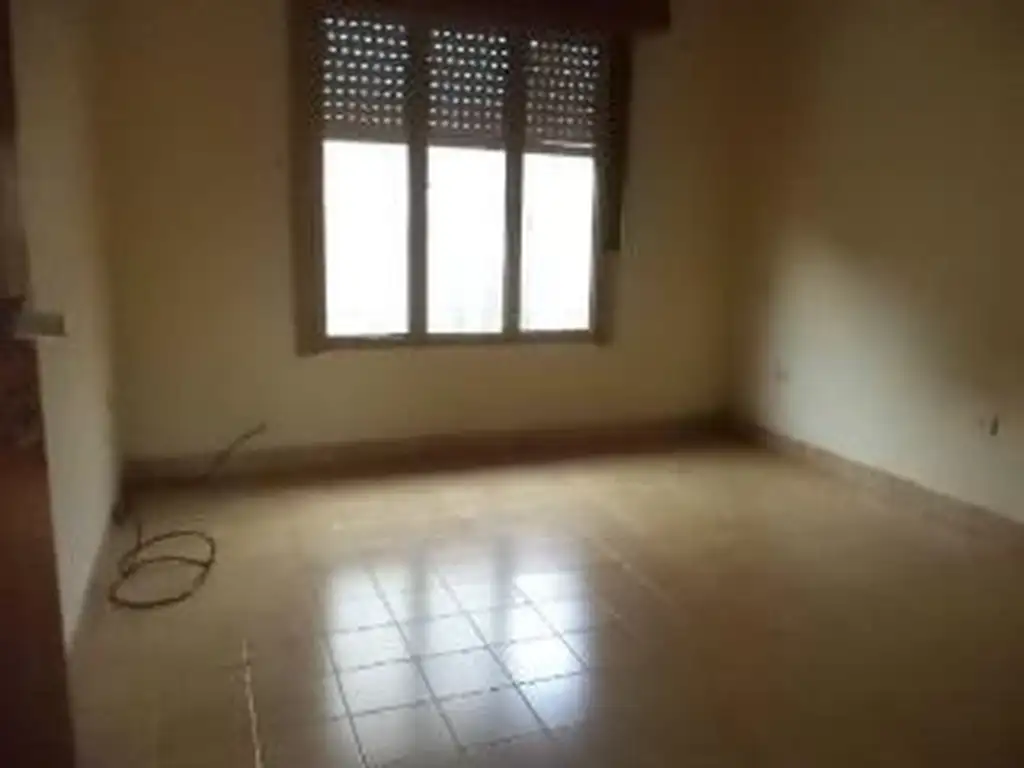 Foto de Departamento Tipo Casa Alquiler con garaje patio lavadero y fondo verde., imagen 4