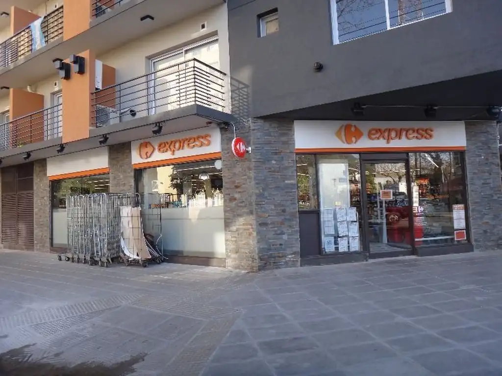 Foto de VENTA LOCAL EN EXCELENTE ESQUINA DEL BARRIO DE VERSALLES CON RENTA, imagen 4