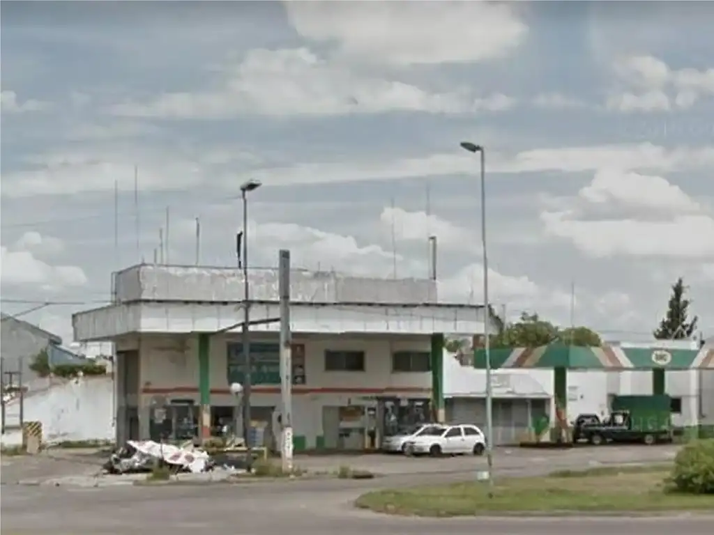 Foto de ESTACION DE SERVICIO CERRADA - Autopista Dellepiane - Capital Federal, imagen 2