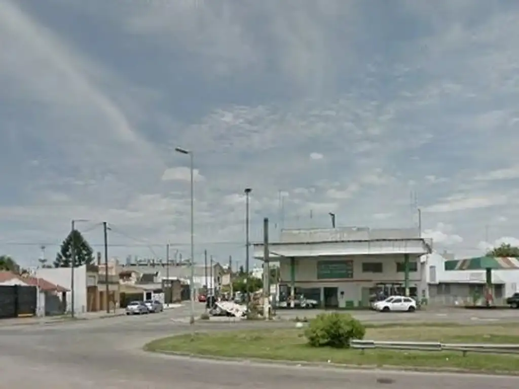 Foto de ESTACION DE SERVICIO CERRADA - Autopista Dellepiane - Capital Federal, imagen 3