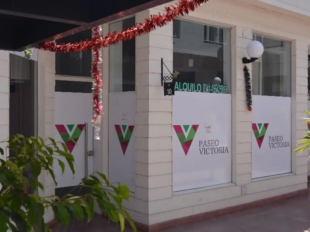 Foto de LOCAL - GALERIA PASEO VICTORIA FUNES, AMPLIO CON ENTREPISO Y BAÑO PROPIO, imagen 3