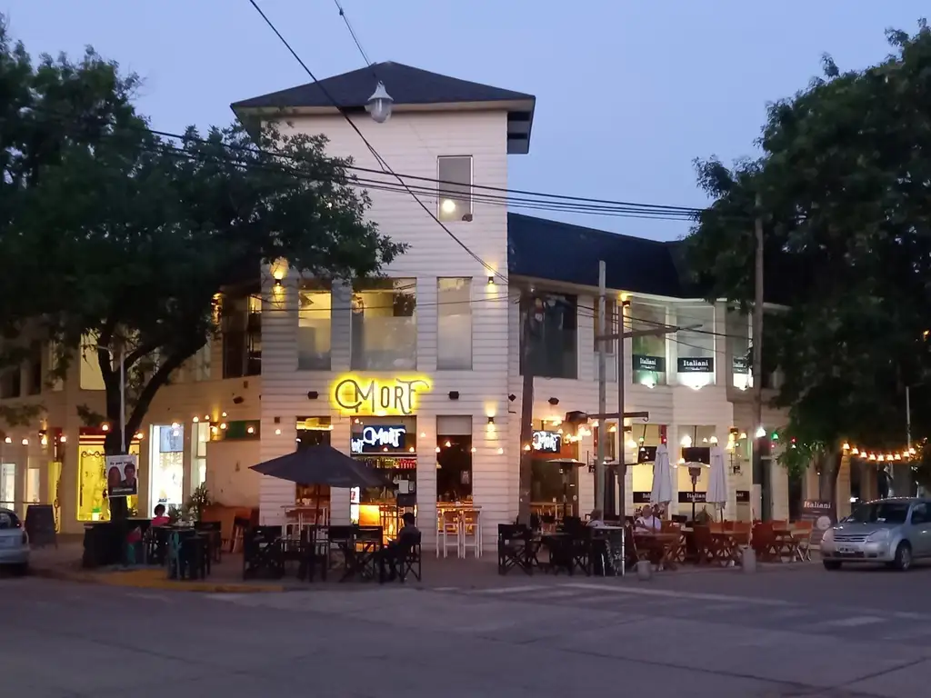 Foto de LOCAL - GALERIA PASEO VICTORIA FUNES, AMPLIO CON ENTREPISO Y BAÑO PROPIO, imagen 4