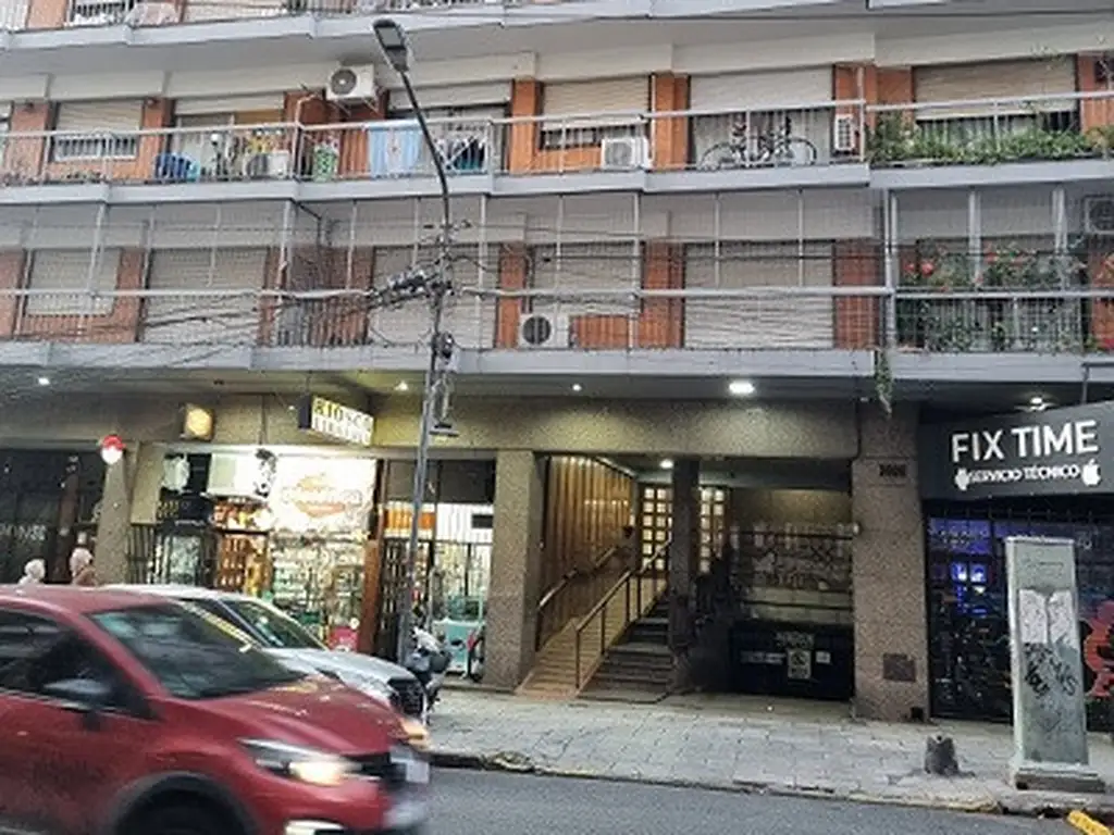 Foto de Excelente Dpto. 2 amb. 6° piso F sobre Calle Corrientes a mts. de Av, imagen 1