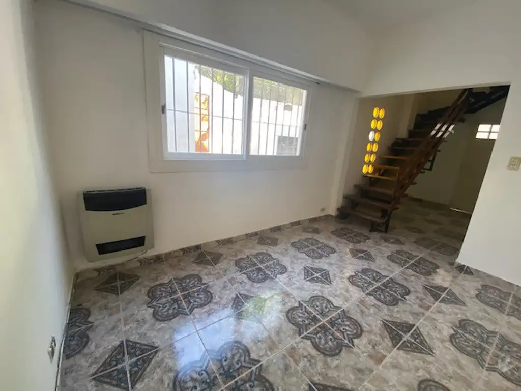 Foto de CASA 4 AMBIENTES CON COCHERA EN VILLA BALLESTER, imagen 3
