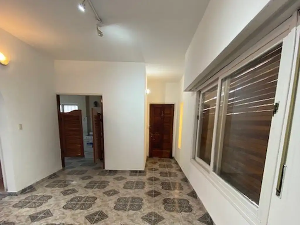 Foto de CASA 4 AMBIENTES CON COCHERA EN VILLA BALLESTER, imagen 1
