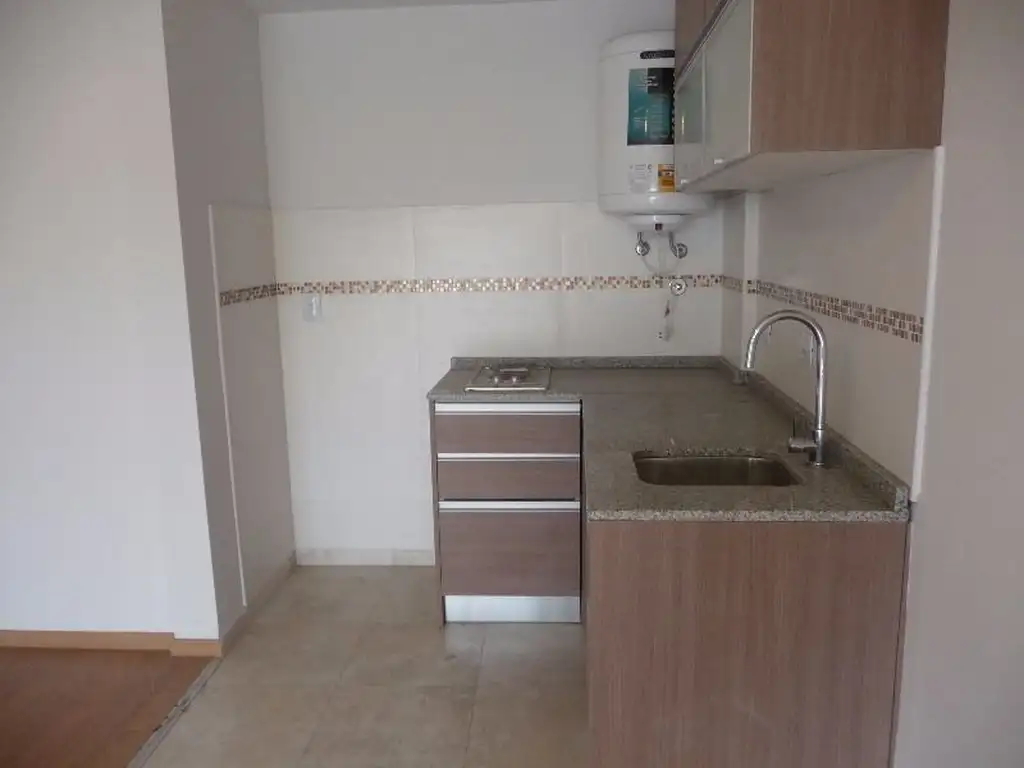 Foto de Excelente y amplio monoambiente apto profesional al frente con balcón, imagen 4