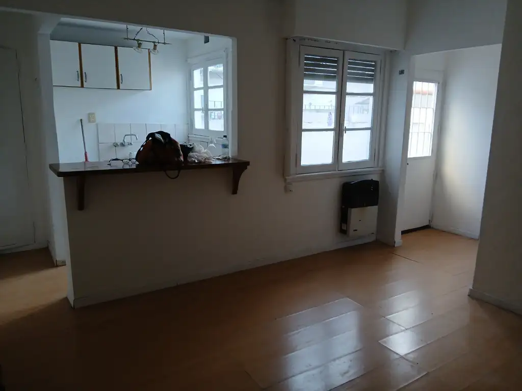 Foto de Alquiler 2 ambientes Martinez 1* piso por escalera BAJAS EXPENSAS, imagen 2