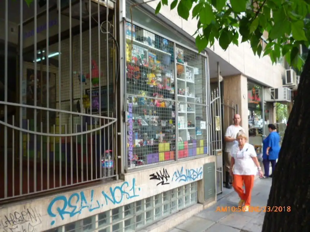 Foto de VENTA DE LOCAL EN BELGRANO bajas expensas en galería con vidriera a la, imagen 1