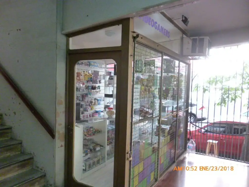Foto de VENTA DE LOCAL EN BELGRANO bajas expensas en galería con vidriera a la, imagen 2