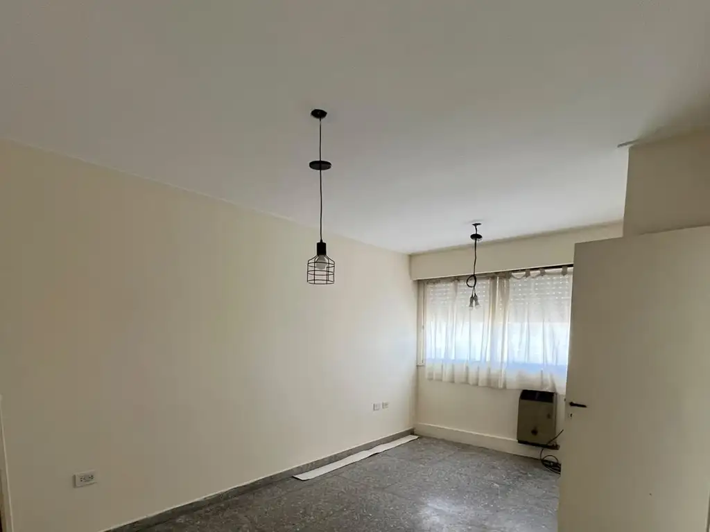 Foto de Departamento al contrafrente en 7to. piso., imagen 1