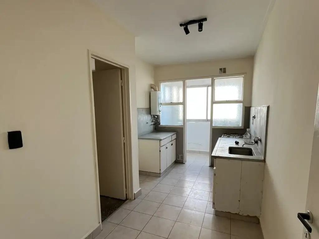 Foto de Departamento al contrafrente en 7to. piso., imagen 2