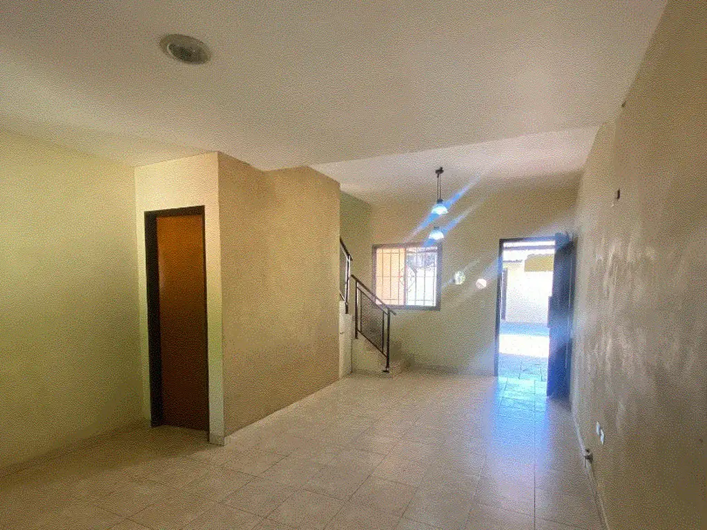 Foto de Dúplex con patio y cochera semicubierta., imagen 4
