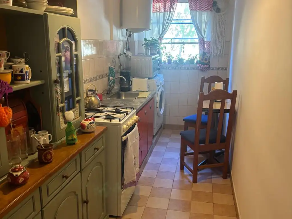 Foto de VENTA DTO. 3 AMBIENTES CON BALCÓN, PATIO Y COCHERA FIJA EXCELENTE, imagen 1