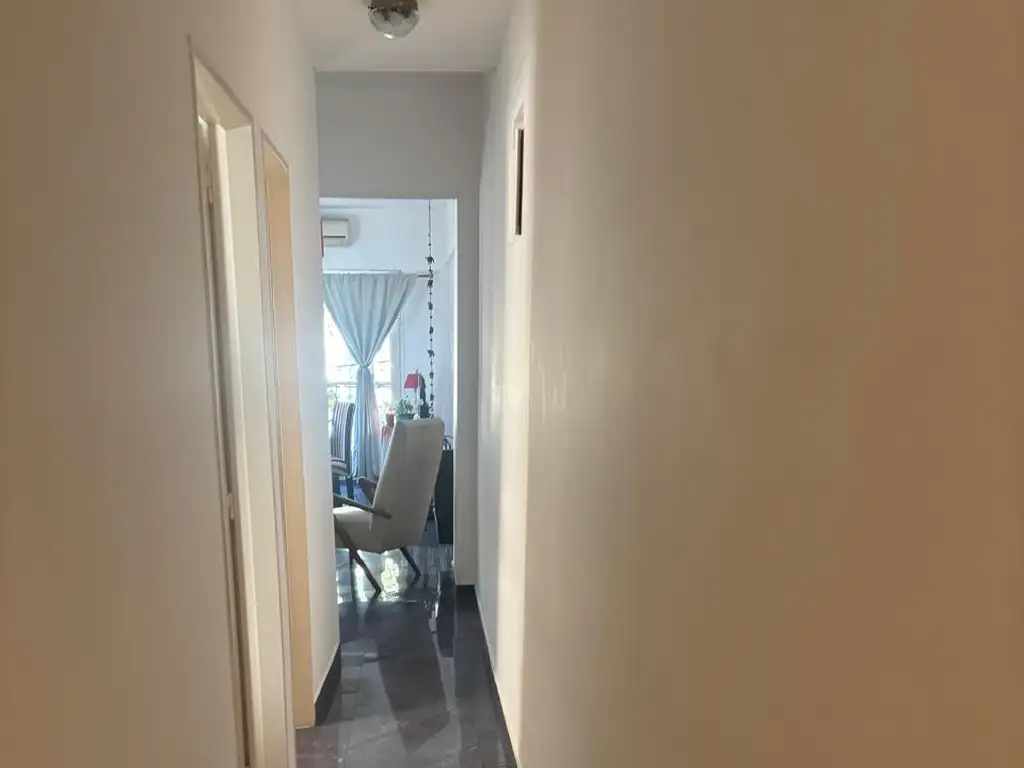 Foto de VENTA DTO. 3 AMBIENTES CON BALCÓN, PATIO Y COCHERA FIJA EXCELENTE, imagen 2