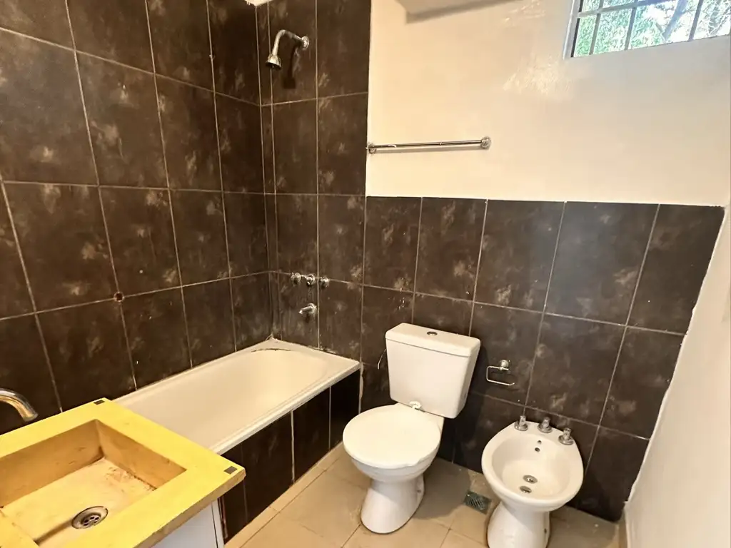 Foto de HERMOSO 2 AMBIENTES EN BARRIO EL TREBOL! A PASOS DE RUTA 205, imagen 2