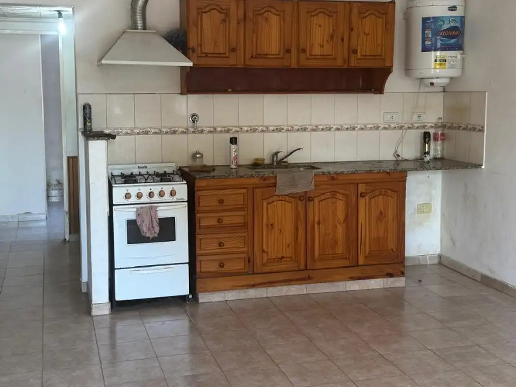 Foto de Dos ambientes con cochera al frente, planta baja, entrada independiente, imagen 3