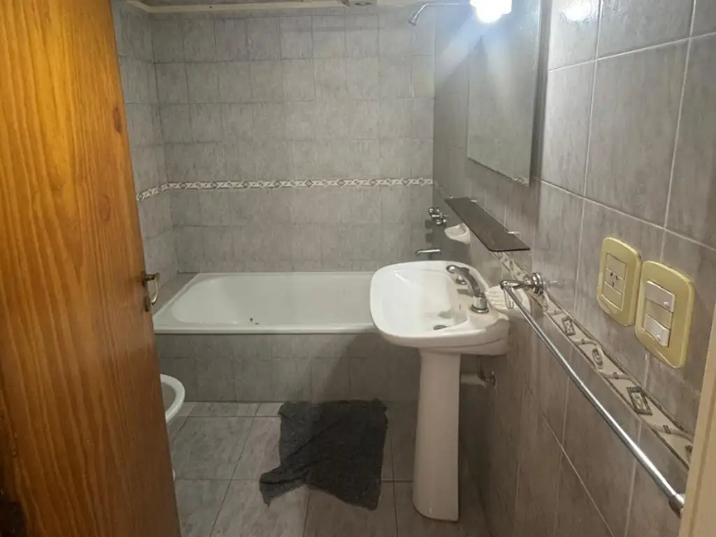 Foto de Dos ambientes con cochera al frente, planta baja, entrada independiente, imagen 4