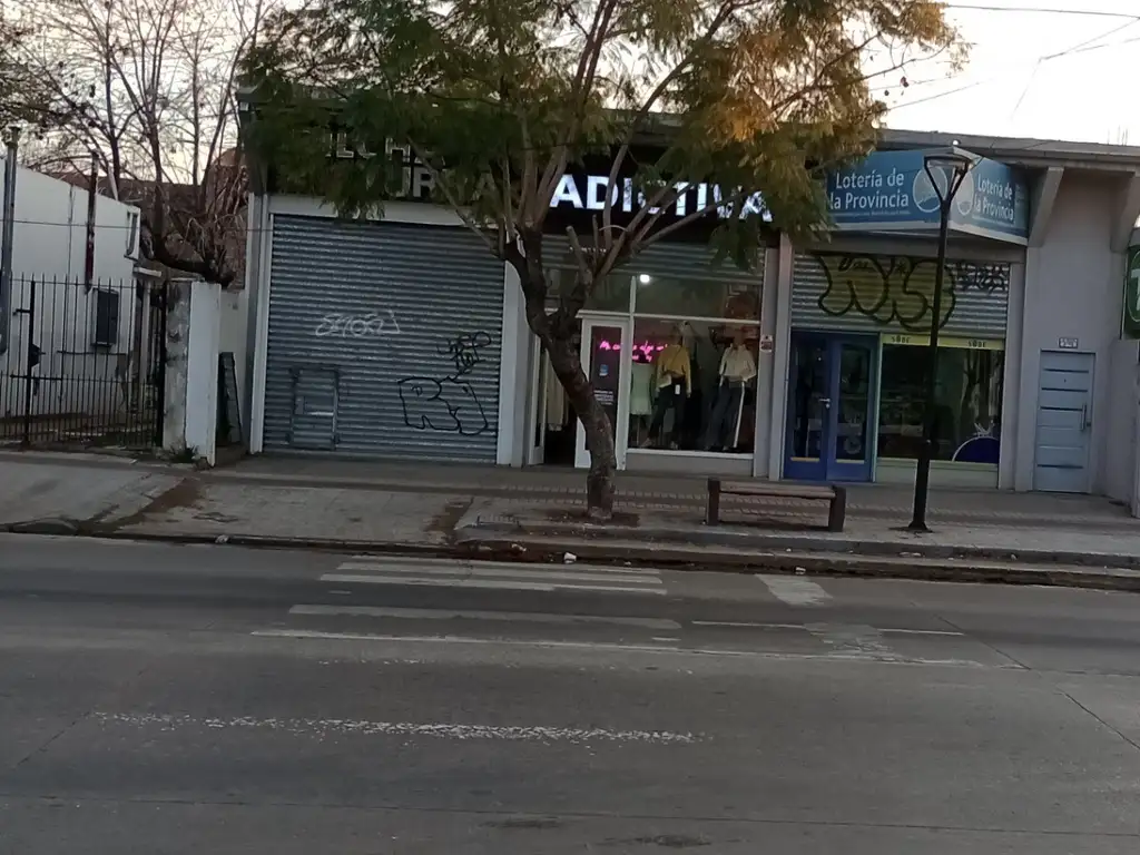 Foto de Local amplio.sobre Avda. San Martin!!!, imagen 5