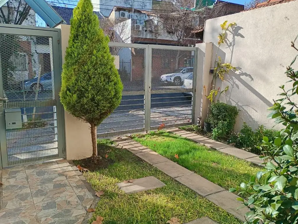 Foto de MUY BUEN PH 3 AMBIENTES AL FRENTE EN DOS PLANTAS CON ENTRADA, imagen 3