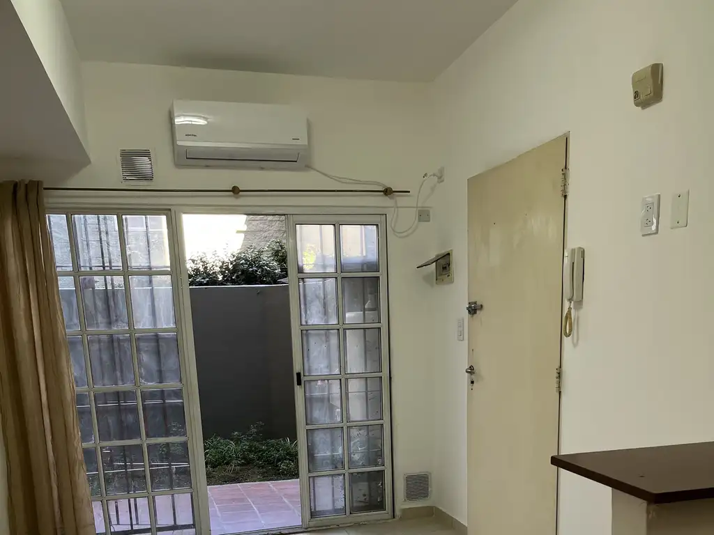 Foto de MONO-AMBIENTE T/PLANTA BAJA, 32 MTS, BAÑO COMPLETO C/ BAÑERA C/ PATIO, imagen 1